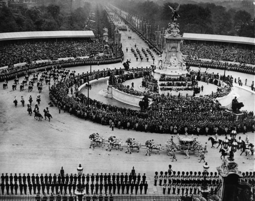 British Royalty. Coronation Procession For King George Vi Of England And British Queen Elizabeth History - Item # VAREVCPBDKIGEEC004