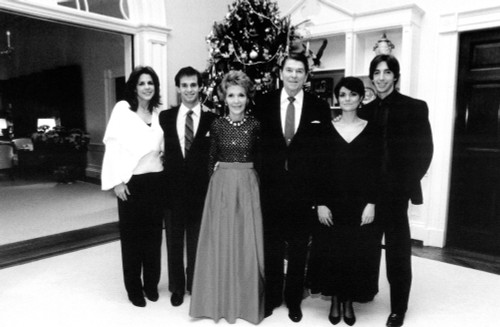 President Ronald Reagan And First Lady Nancy Reagan With Children Patti Davis History - Item # VAREVCPBDROREEC198 President Ronald Reagan And First Lady Nancy Reagan With Children Patti Davis History - Item # VAREVCPBDROREEC198