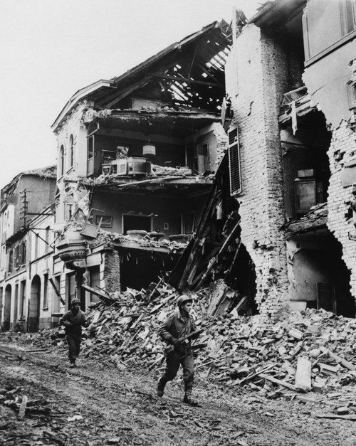 Two U.S. Soldiers Searching For Snipers Near In Linnich History - Item # VAREVCHISL037EC742