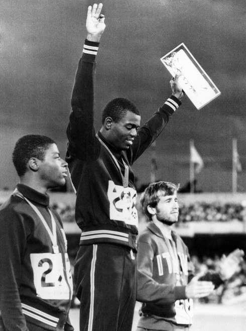 American Willie Davenport Wins The Gold Medal For The 110-Meter Hurdles In Mexico City. American Ervin Hall Won The Silver Medal And Italian Eddy Ottoz Won The Bronze History - Item # VAREVCHBDOLYMCS001
