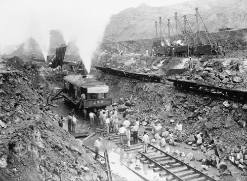 Panama Canal Construction Cutting Through The Mountains Of The Continental Divide With Steam Powered Machinery. 1913. History - Item # VAREVCHISL022EC032