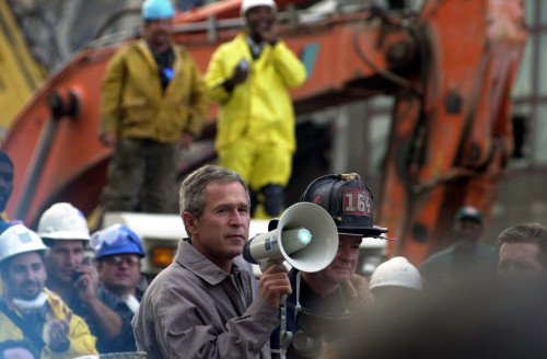 President Bush Addresses Rescue Workers With A Bullhorn At The Site Of The World Trade Center Disaster Two Days After The 9-11 Terrorist Attacks. Sept. 13 2001. Photo By Everett Collection History - Item # VAREVCHISL029EC202