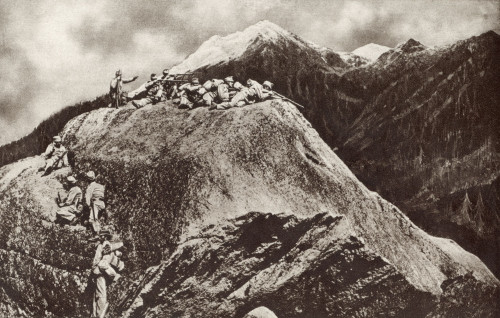 World War 1 In The Italian And Austria Alps. Austrian Sharpshooters Deployed On Cliffs Overlooking The Isonzo River Where They Fought The Italians In 12 Battles From 1915 Through 1917. History - Item # VAREVCHISL044EC029