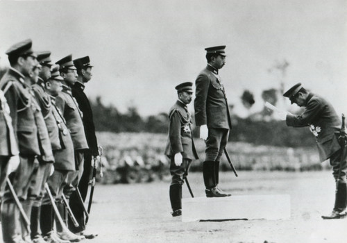 Emperor Hirohito Delivering A Message To Japanese War Minister History - Item # VAREVCHISL036EC272