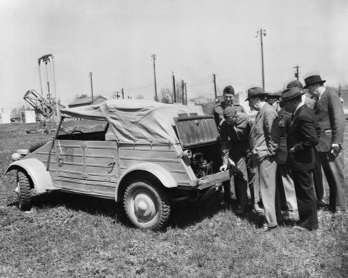 An Inspection Party Looks Over A German Volkswagen History - Item # VAREVCHBDNAZIEC023