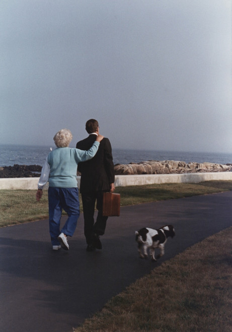President George And Barbara Bush Walk As Millie Trots Alongside Walker'S Point Kennebunkport Maine. Aug. 16 1989. History - Item # VAREVCHISL023EC171