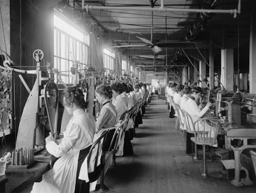 Lock And Drill Department Assembly Line Of Women Workers At National Cash Register History - Item # VAREVCHISL021EC035