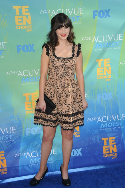 Zooey Deschanel At Arrivals For 2011 Teen Choice Awards - Arrivals, Gibson Amphitheatre, Los Angeles, Ca August 7, 2011. Photo By Dee CerconeEverett Collection Celebrity - Item # VAREVC1107G04DX119