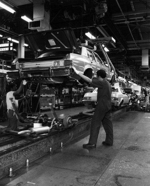 Assembly Line At Ford Motor Company History - Item # VAREVCSBDCARSCS022