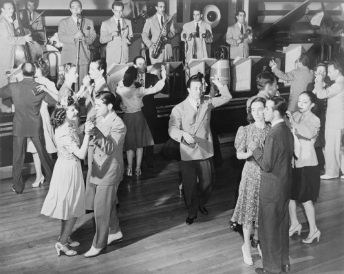 Couples Dancing To The Orchestra Of The Roseland Ballroom History - Item # VAREVCHISL007EC027