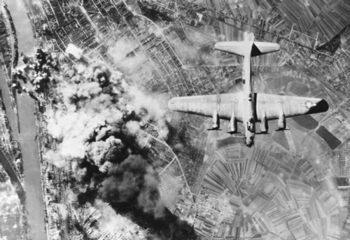 American B-17 Flying Fortresses Bombs Ludwigshafen Chemical And Synthetic Oil Works History - Item # VAREVCHISL040EC360