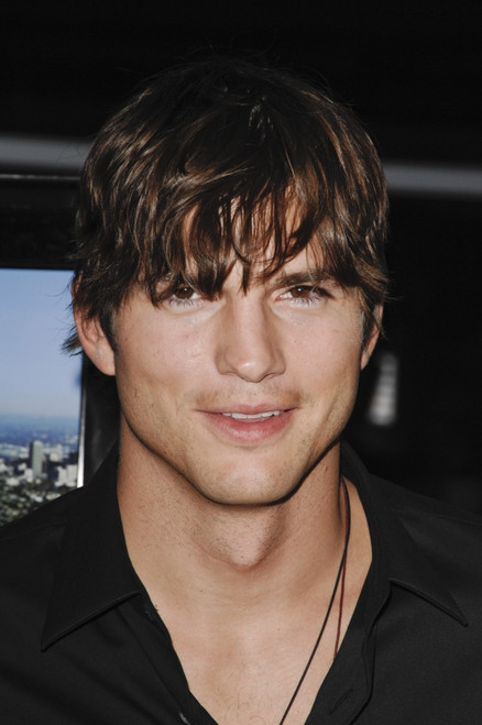 Ashton Kutcher At Arrivals For Spread Premiere, Arclight Cinemas Hollywood, Los Angeles, Ca August 3, 2009. Photo By Roth StockEverett Collection Celebrity - Item # VAREVC0903AGALZ010