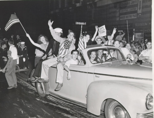 Vj Day-Celebration Over Report That Japan Surendered. 8-14-45 - Cpl ArchivesEverett Collection History - Item # VAREVCHBDVJDACL002