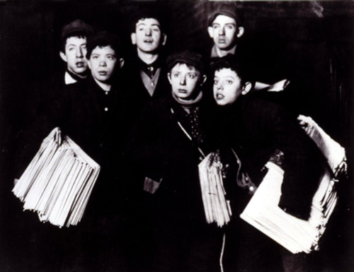 Newsboys Under The Arch Of The Brooklyn Bridge History - Item # VAREVCHBDNEBOCS001