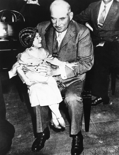 Financier J.P. Morgan With Circus Midget Lya Graf Sitting On His Knee History - Item # VAREVCCSUB002CS460