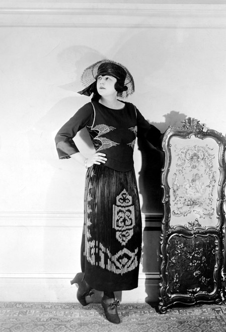 Fashion - Woman Modeling Fashion Of The 1920'S. - Cpl ArchivesEverett Collection History - Item # VAREVCHBDFASHCL002