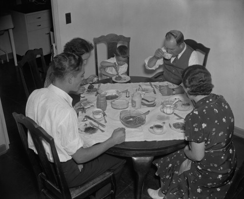Family Dinner In Greenbelt History - Item # VAREVCHISL035EC987