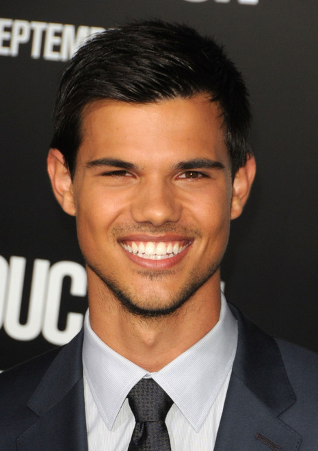 Taylor Lautner At Arrivals For Abduction Premiere, Grauman'S Chinese Theatre, Los Angeles, Ca September 15, 2011. Photo By Dee CerconeEverett Collection Celebrity - Item # VAREVC1115S04DX091