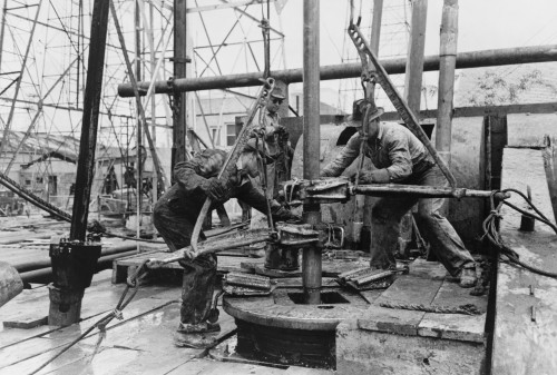 Oil Rig Workers History - Item # VAREVCHISL020EC017