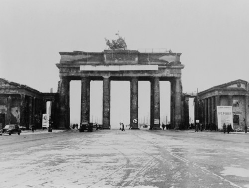 Traffic Driving Through The Brandenburg Gate History - Item # VAREVCHISL038EC805