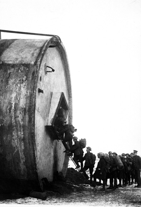 British World War I Soldiers Entering A Novel Billet With Their Packs. Near Riencourt History - Item # VAREVCHISL034EC501