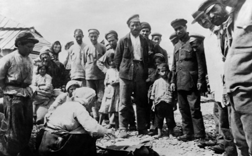 Armenian Refugees On Black Sea Beach At Novorossiysk. 1920. Turkish Vs. Armenians Conflict Continued After Ww1 History - Item # VAREVCHISL035EC274