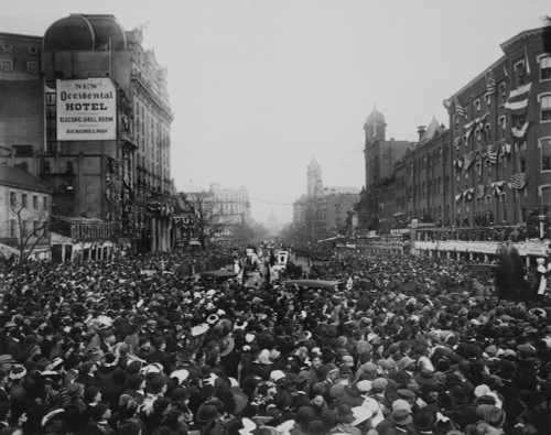 Disorderly Crowd At The Suffragette Parade In Washington History - Item # VAREVCHISL018EC036