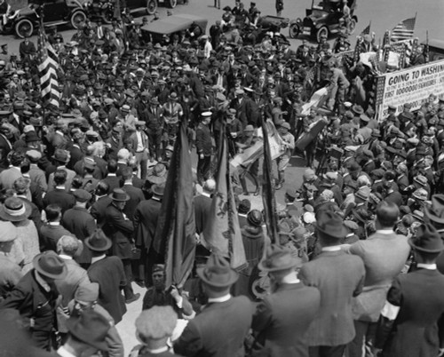 The Bonus March. 1922 Demonstration By World War I Veterans For Government Bonuses. In 1924 Congress Voted To Provide Veterans Adjusted Compensation Certificates History - Item # VAREVCHISL001EC223