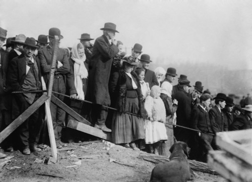 Families And Friends Waiting At The Mouth Of The Marianna Coal Mine After The Explosion Of November 30 History - Item # VAREVCHISL021EC083
