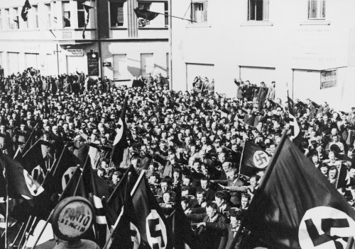 Crowd In Oberwart History - Item # VAREVCHISL037EC475