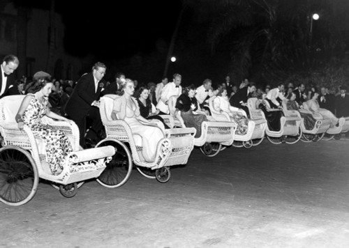 Fashionable Members Of The Younger Winter Set At Palm Beach History - Item # VAREVCSBDFLPBCS001