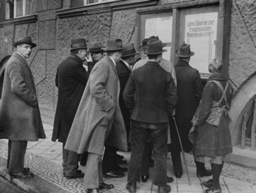 Germans Reading Broadside During The Franco-Belgian Invasion Of Essen History - Item # VAREVCHISL044EC474