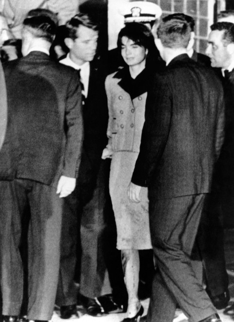 President John Kennedy'S Body Arrives In Washington. Jacqueline Kennedy History - Item # VAREVCCSUA001CS179 President John Kennedy'S Body Arrives In Washington. Jacqueline Kennedy History - Item # VAREVCCSUA001CS179