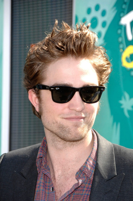 Robert Pattinson At Arrivals For Teen Choice Awards, Gibson Amphitheatre At Universal Citywalk, Los Angeles, Ca August 9, 2009. Photo By Michael GermanaEverett Collection Celebrity - Item # VAREVC0909AGCGM039