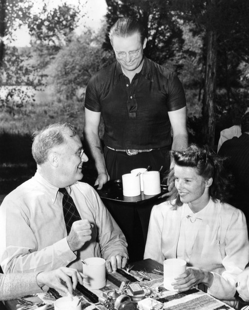 President Franklin Roosevelt Lunching With Actress Katherine Hepburn At Val-Kil Cottage At The Hyde Park Estate. Elliott Roosevelt History - Item # VAREVCCSUA000CS035