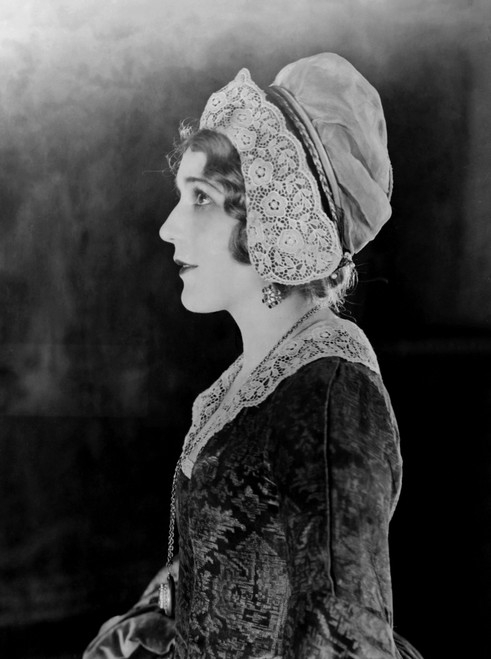 Dorothy Vernon Of Haddon Hall Portrait - Item # VAREVCMBDDOVEEC023