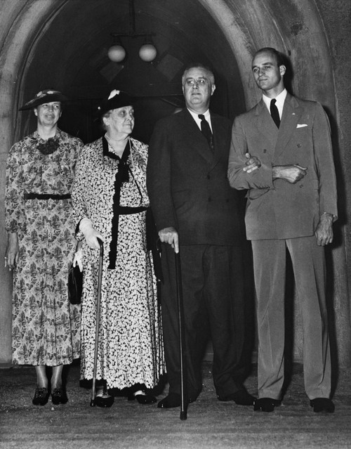 Fdr Presidency. From Left Sara Roosevelt History - Item # VAREVCPBDFRROEC086 Fdr Presidency. From Left Sara Roosevelt History - Item # VAREVCPBDFRROEC086