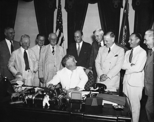 Franklin Roosevelt Signs The Banking Act Of 1935. Aug. 23 History - Item # VAREVCHISL035EC512