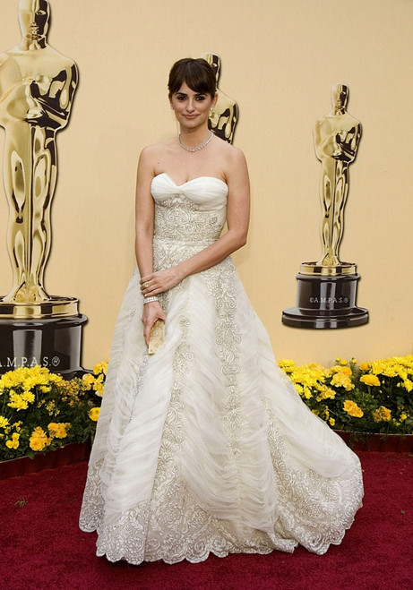 Penelope Cruz At Arrivals For 81St Annual Academy Awards - Arrivals, Kodak Theatre, Los Angeles, Ca 2222009. Photo By Emilio FloresEverett Collection Celebrity - Item # VAREVC0922FBEII058