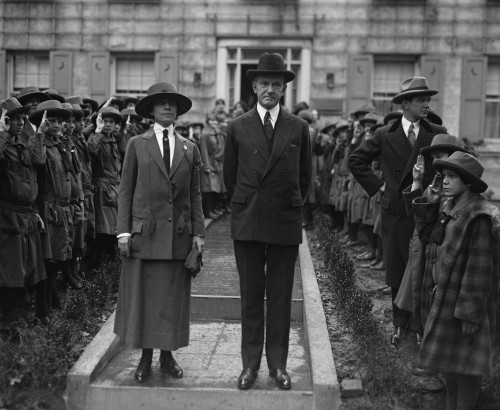 Girl Scouts Salute President Calvin Coolidge And Grace Coolidge At The Girl Scout Little House. The First Lady Wears Her Girl Scout Uniform. Washington History - Item # VAREVCHISL041EC025