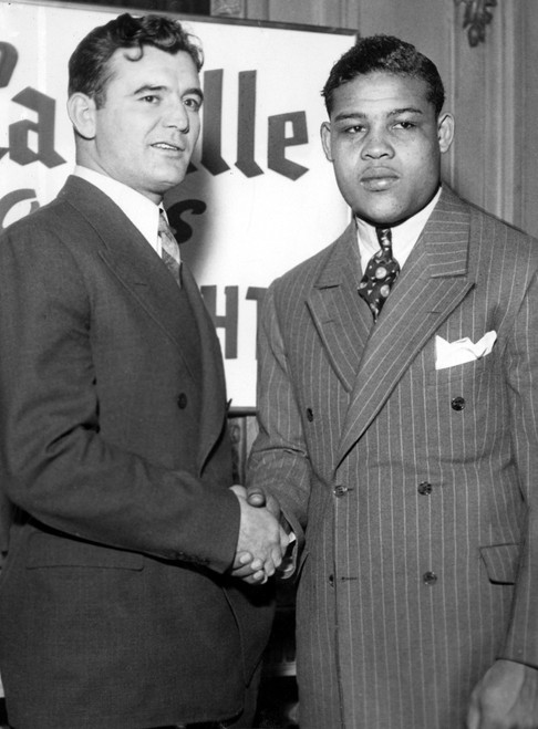 James Braddock And Joe Louis Shake Hands After Signing Contract For Upcoming Fight In Chicago History - Item # VAREVCPBDJABRCS003