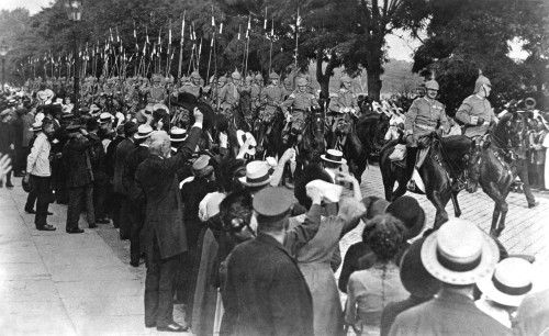 Garde-Kurassier Regiment In Berlin Leaving For The Front. The German Heavy Cavalry Regiment Was Cheered In The Streets Of Berlin. World War I. August 1914. History - Item # VAREVCHISL034EC616