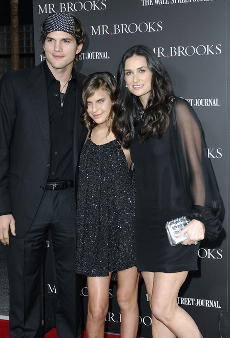 Tallulah Belle Willis, Ashton Kutcher, Demi Moore At Arrivals For Mr. Brooks Premiere By Mgm, Grauman'S Chinese Theatre, New York, Ny, May 22, 2007. Photo By Michael GermanaEverett Collection Celebrity - Item # VAREVC0722MYFGM018