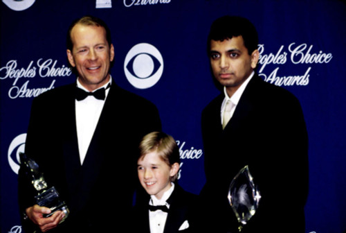 Bruce Willis, Haley Joel Osmont, M, Night Shyamalan, With People'S Choice Awards For Sixth Sense, January 2000, By Robert Hepler Celebrity - Item # VAREVCPSDBRWIHR001