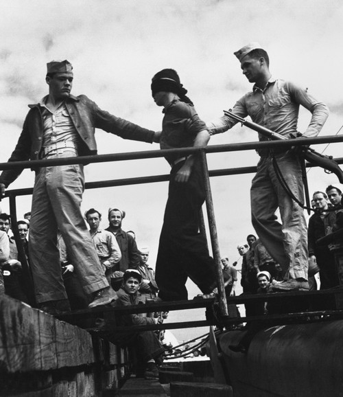 U.S. Marines Unloading A Japanese Pow From A Submarine Returned From War Patrol. May 1945. World War 2. History - Item # VAREVCHISL036EC976