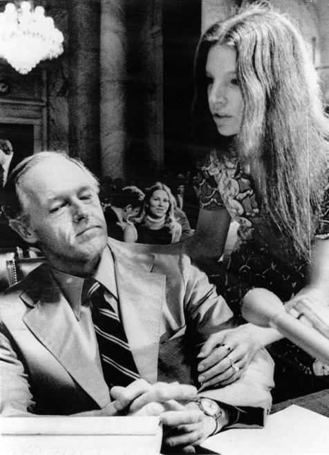Watergate Conspirator E. Howard Hunt Gets Words Of Encouragement From His Daughter Before He Tesfifies Before Senate Watergate Committee History - Item # VAREVCPBDEHOHCS001