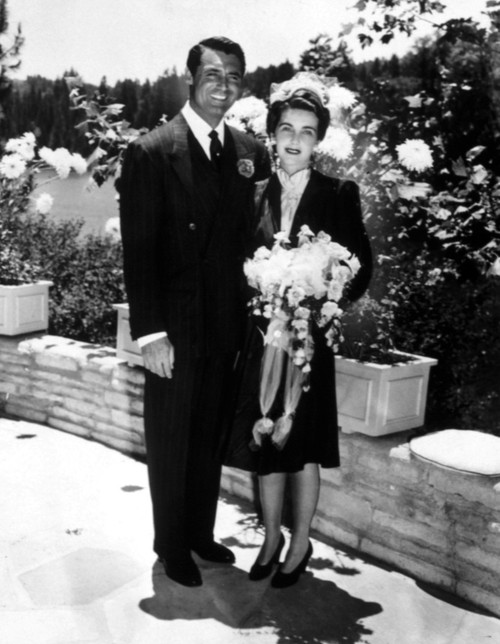 Newlyweds Cary Grant And Barabara Hutton Happily Pose For The Cameras History - Item # VAREVCPWDCAGRCS001