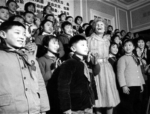 First Lady Pat Nixon With Children At The Shanghai Municipal Children'S Palace History - Item # VAREVCPBDPANICS001