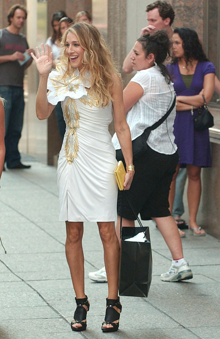 Sarah Jessica Parker On Location For Candids - Filming Of Sex And The City The Movie, Manhattan, New York, Ny, October 02, 2007. Photo By Kristin CallahanEverett Collection Celebrity - Item # VAREVC0702OCEKH023