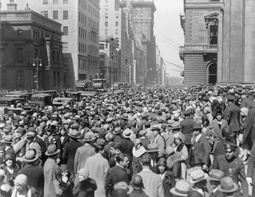 Easter Sunday Crowd On Fifth Avenue History - Item # VAREVCHISL012EC108